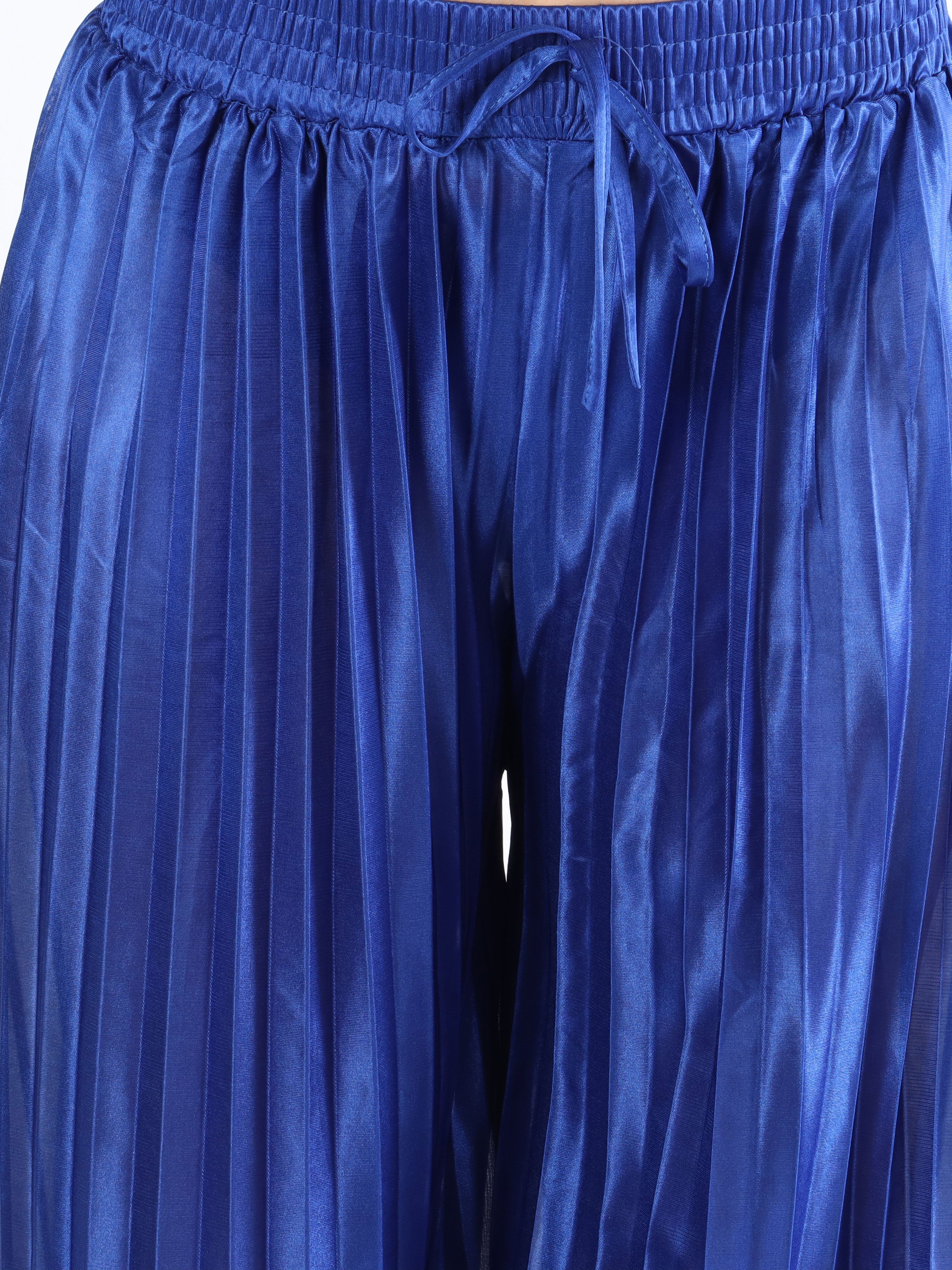 Callie - Enkla plisserade byxor i glänsande tyg